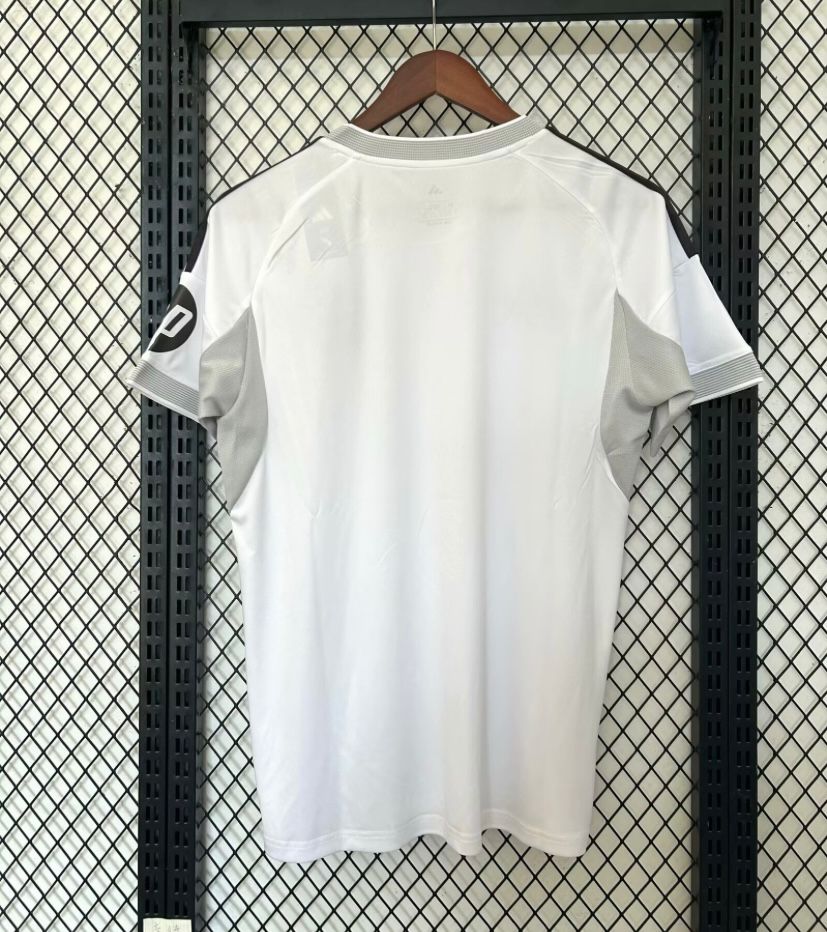 Camiseta Real Madrid (Local) 25/26